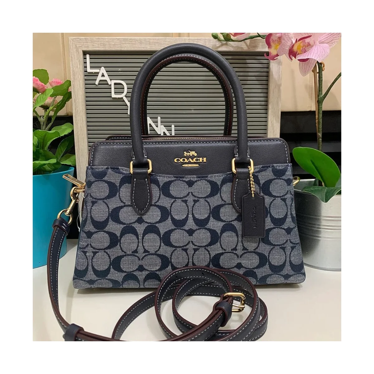 حقيبة كروس بودي نسائية من كوتش (COACH) باللون الأزرق - CH859 - image 3