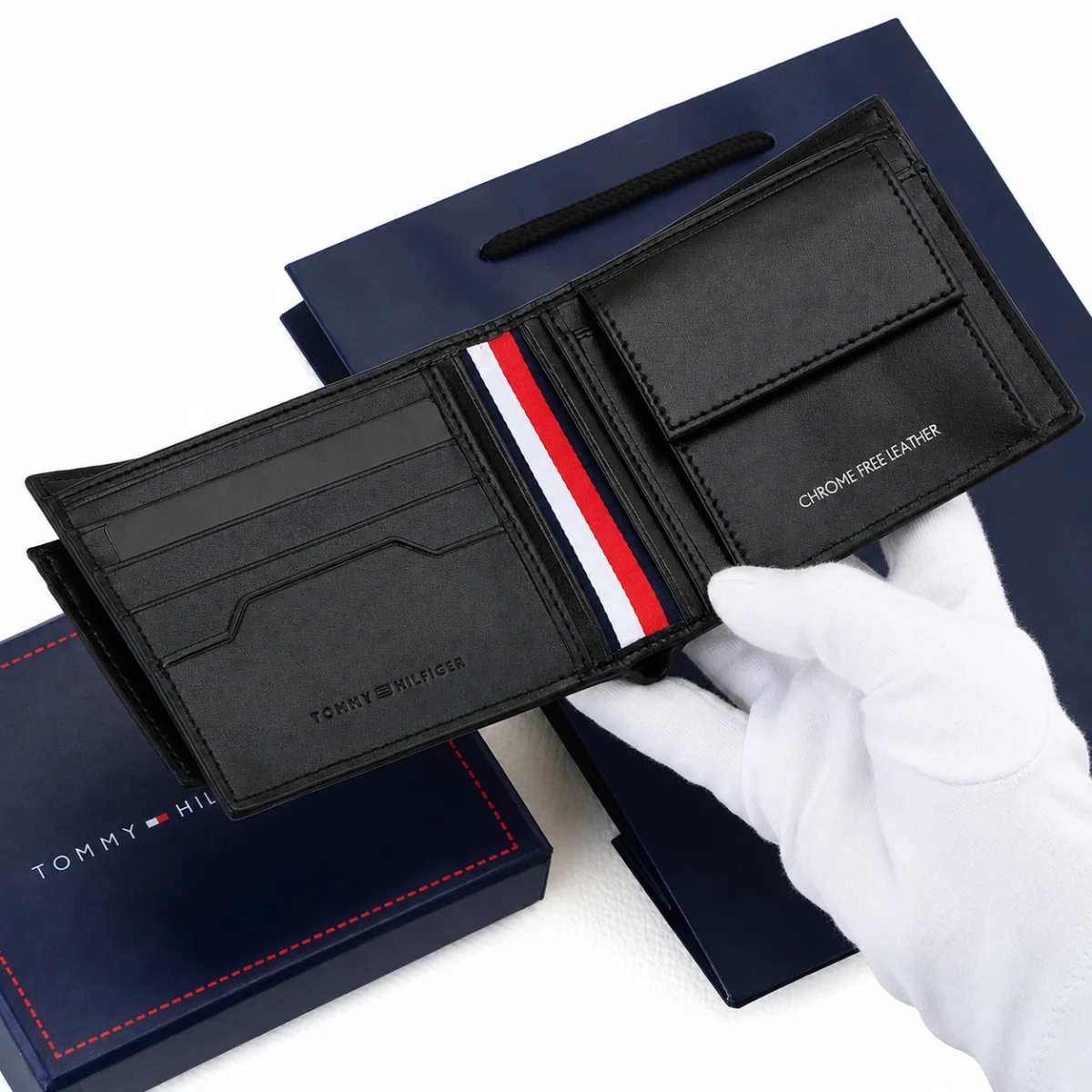 حامل بطاقة محفظة رجالي أصلي من الجلد الأسود من Tommy Hilfiger - image 3