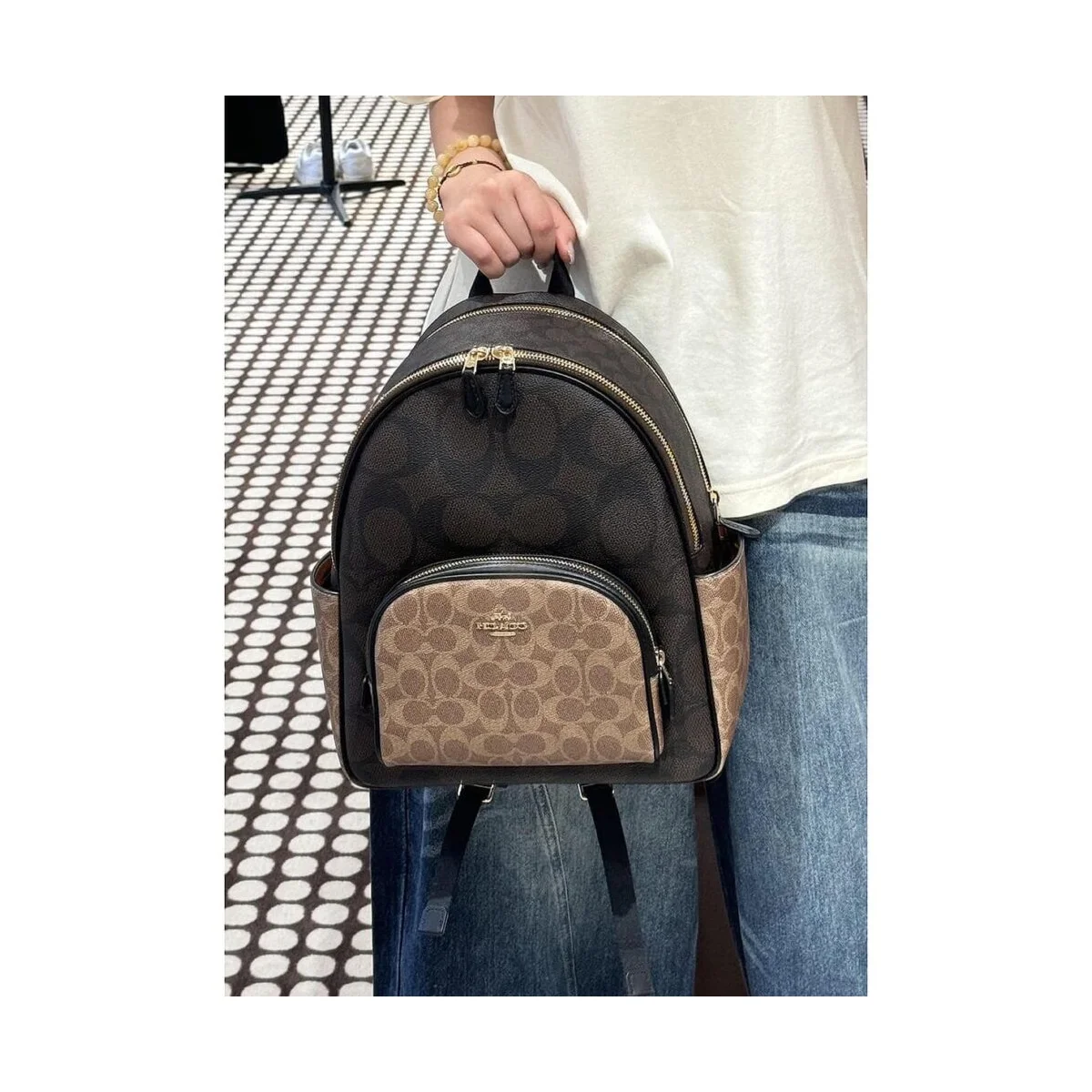 حقيبة ظهر نسائية من COACH بلون الجوز واللون الأسمر الفاتح (Tan) - طراز CZ771 IMXI8 - image 1