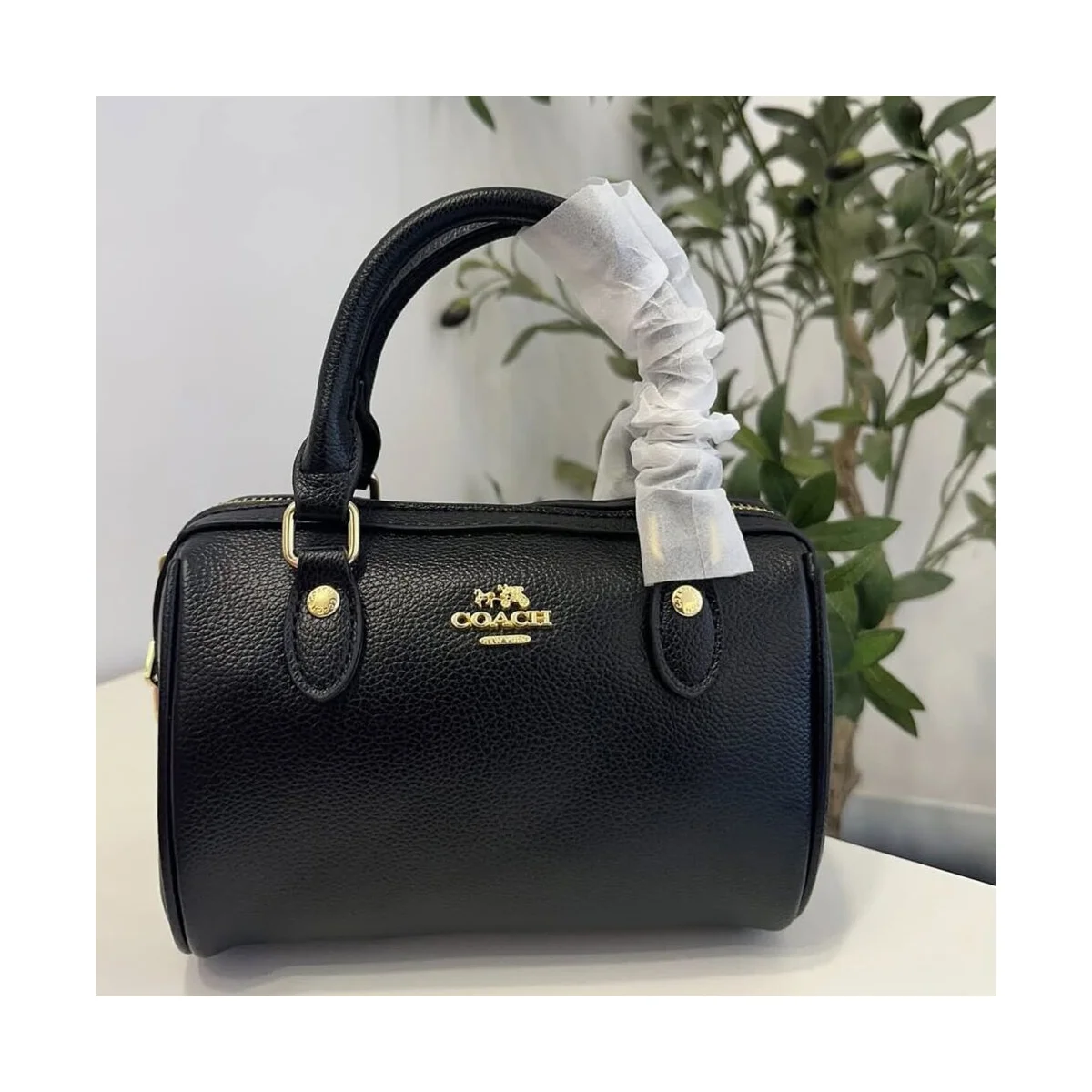 حقيبة كروس بودي نسائية من COACH باللونين الذهبي والأسود CH157 - image 4